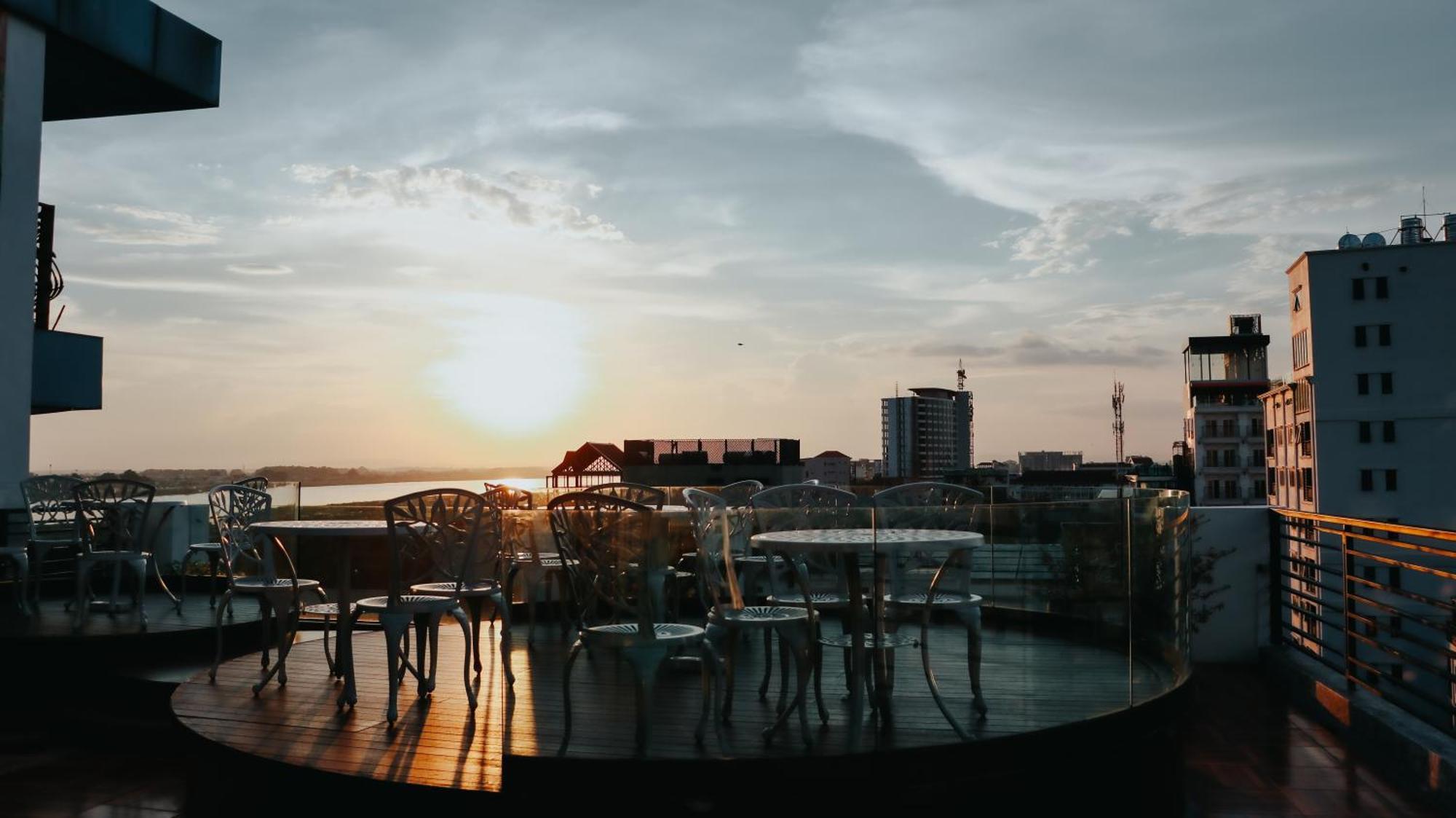 Riverside Hotel Виентиане Екстериор снимка